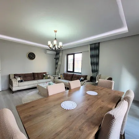 Heartwarming 3-br Apt W Wi-fi5acsplayground Istanboel